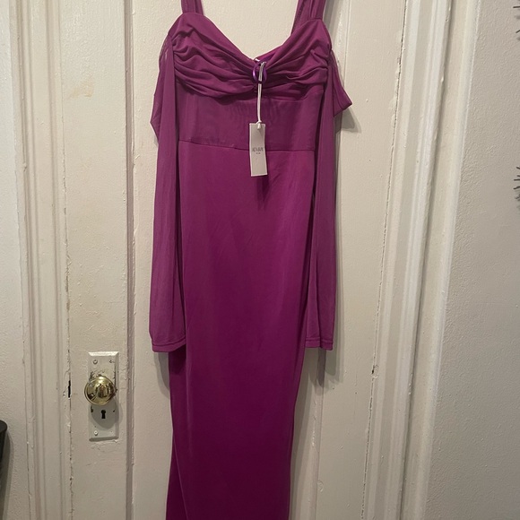 REVOLVE Lamoura Dress in Plum
Runaway The Label - Picture 10 of 12